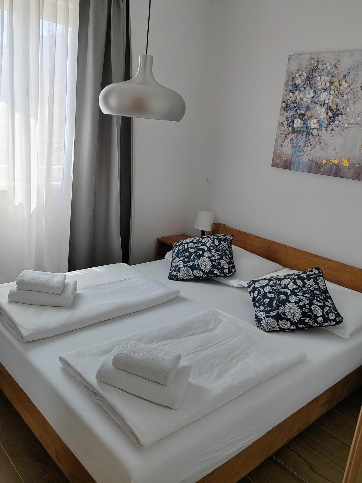 L&L Apartmani 1 Bol Kültér fotó